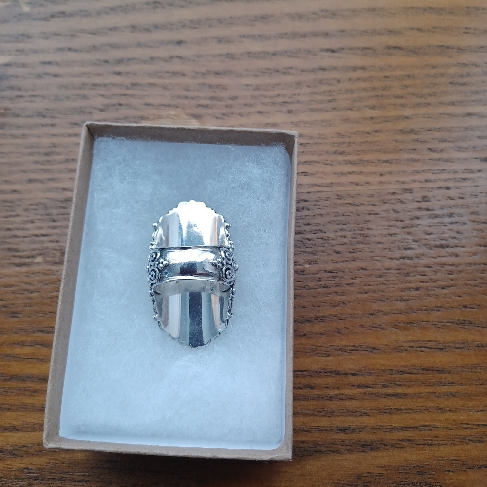 Ring - Picture 3 of 4